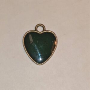 medium green heart 4821